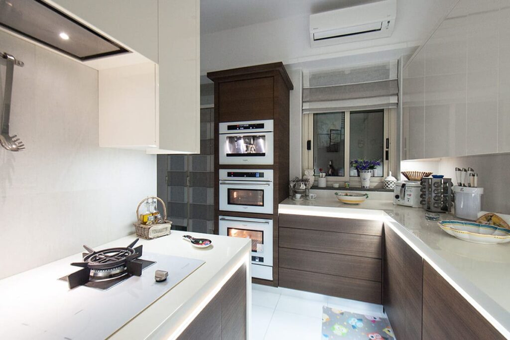 Idee di design per cucina scura